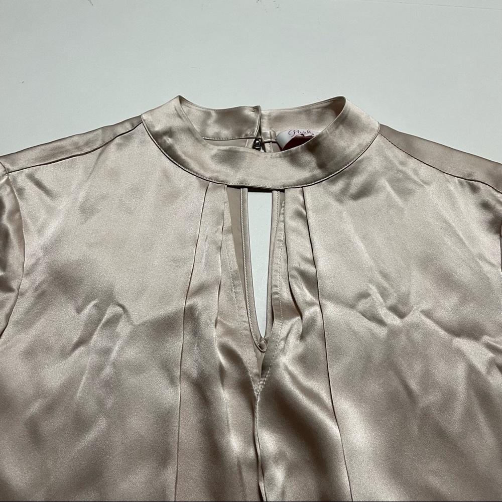 Parker 100% Silk Cutout Peekaboo Neckline Front & Back Pale Pink Size Large - Picture 6 of 8